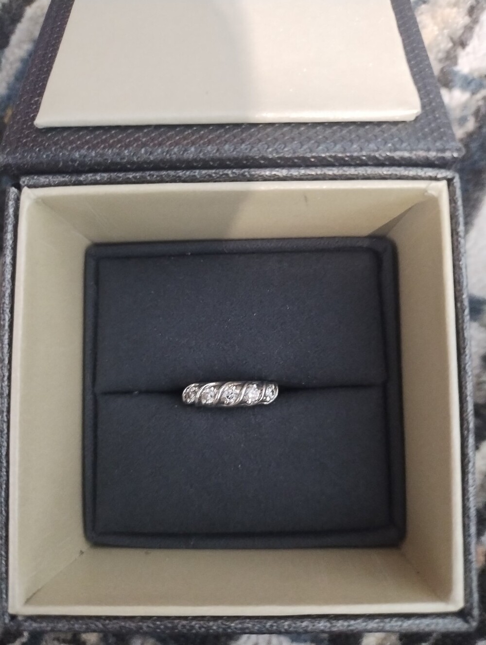Natural diamond ring